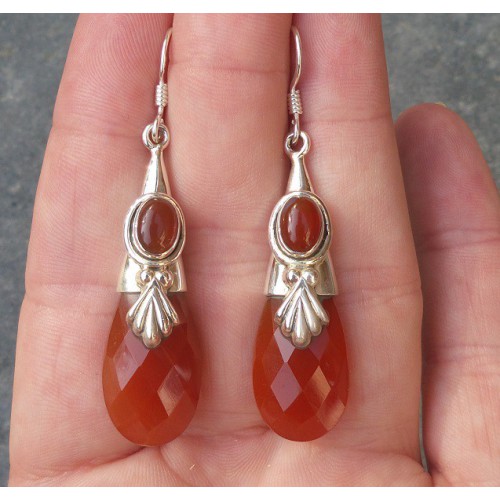 Zilveren oorbellen met facet geslepen Carneool druppel