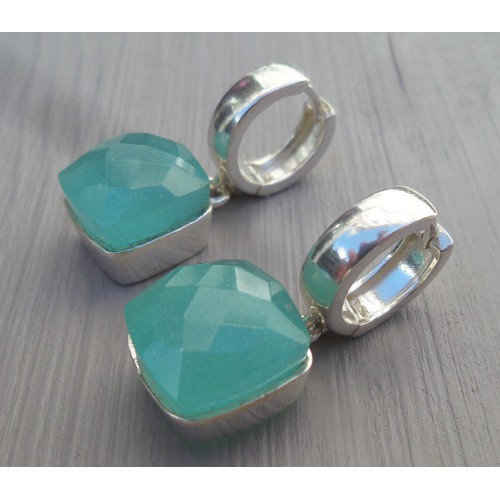 Zilveren creolen gezet met vierkante aqua Chalcedoon