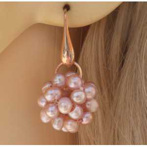 Rosé plated earrings with ball of peach colored Pearls