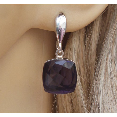 Zilveren oorbellen gezet met vierkante facet Amethist