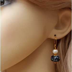 Vergoldete Ohrringe mit Schneeflocken-Obsidian und Perle