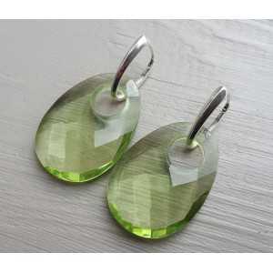Zilveren oorbellen met ovale hanger van groene Amethist quartz