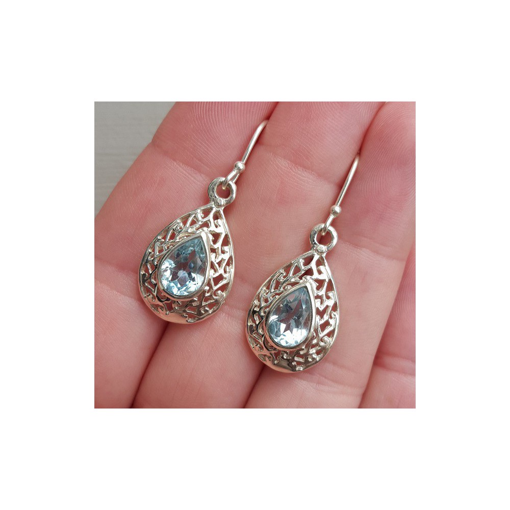 Silver earrings openbewerkte setting with Topaz