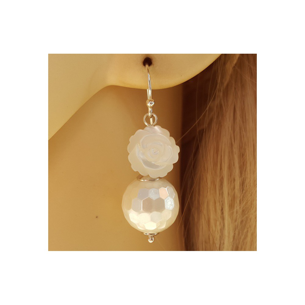 Silver earrings round bulb and flower of mother-of-Pearl