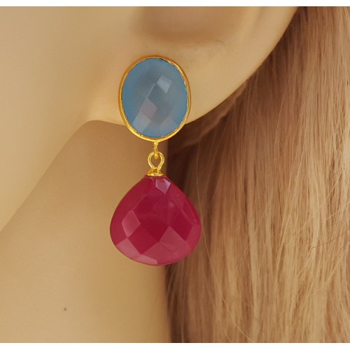 Vergulde oorbellen met blauw Chalcedoon en fuchsia roze Chalcedoon
