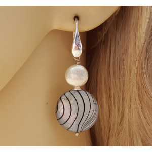 Zilveren oorbellen met ronde zilveren schelp
