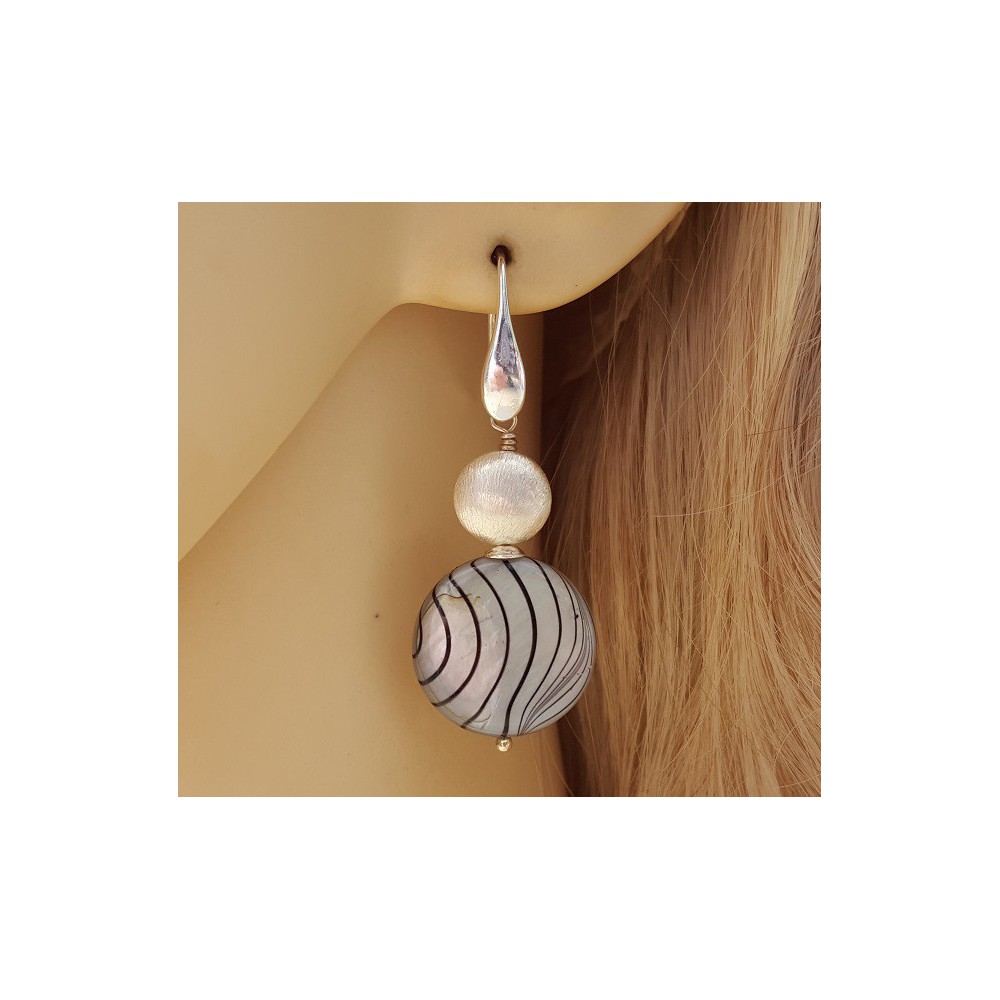 Silver earrings with round silver shell