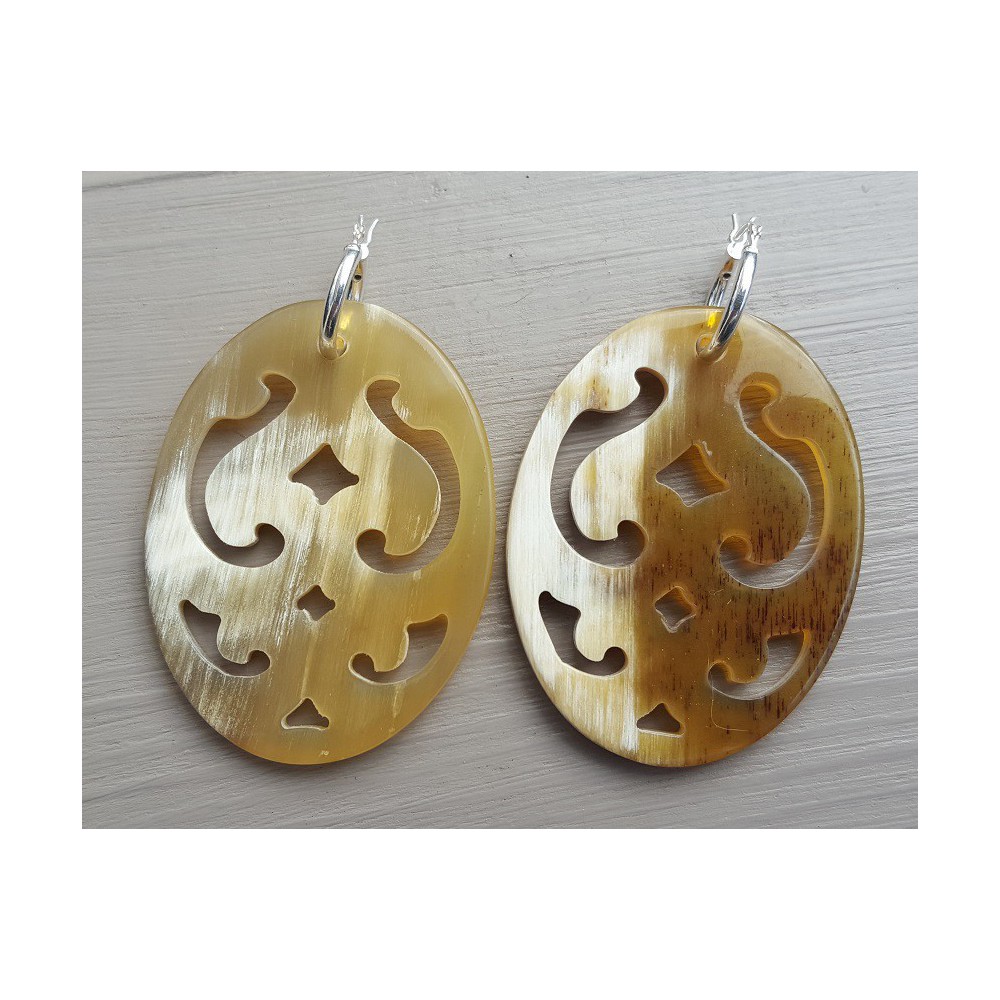 Zilveren creolen met ovale uitgesneden Buffelhoorn