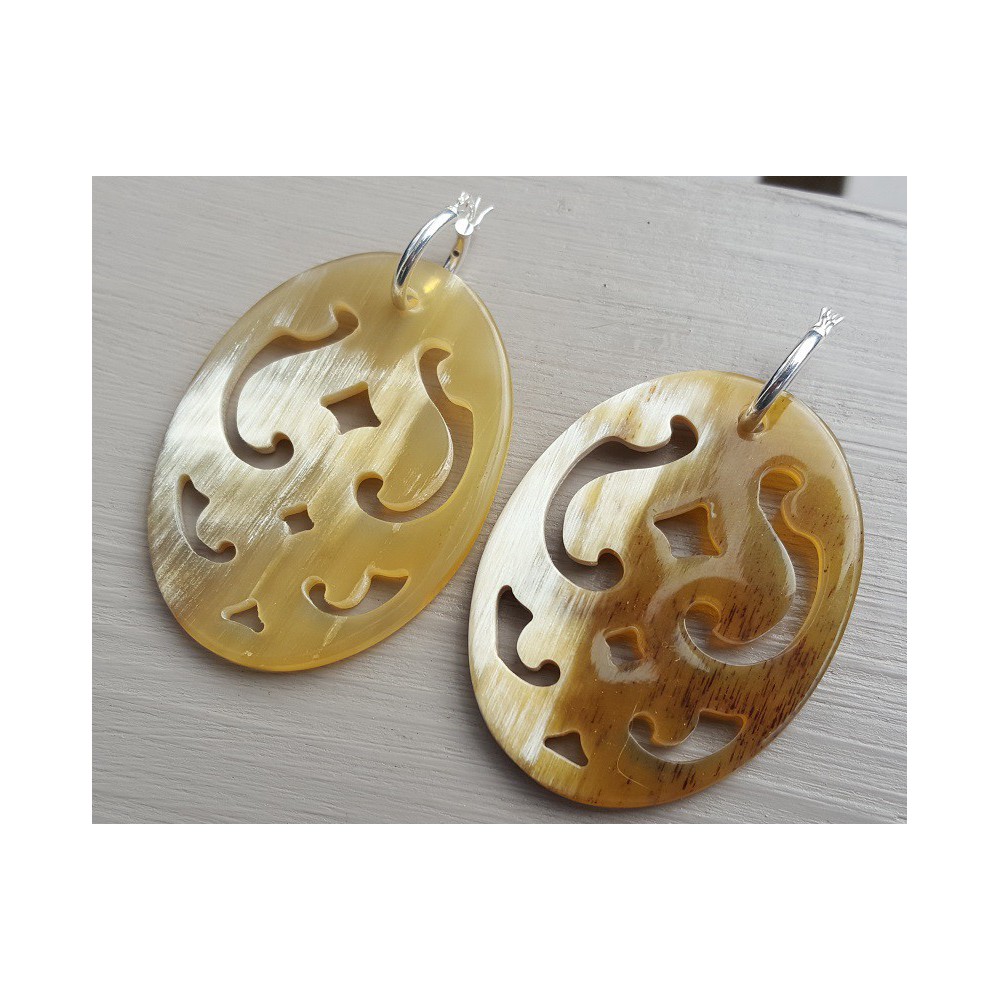 Zilveren creolen met ovale uitgesneden Buffelhoorn