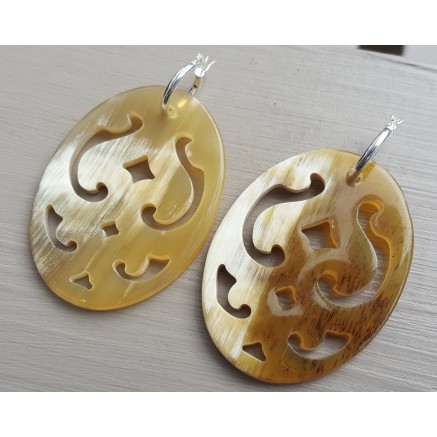 Zilveren creolen met ovale uitgesneden Buffelhoorn