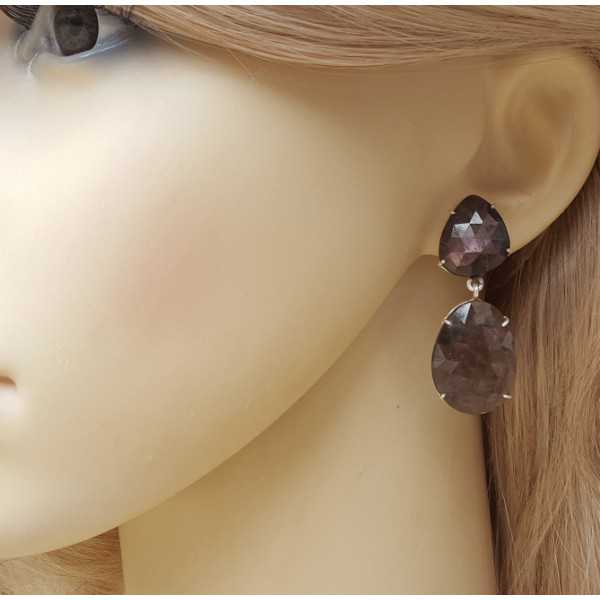 Zilveren oorbellen gezet met bruine Saffieren