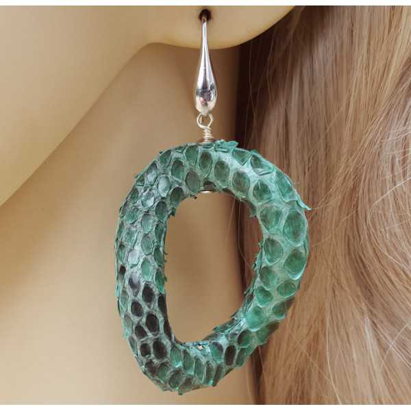 Silver earrings with wavy green snakeskin pendant