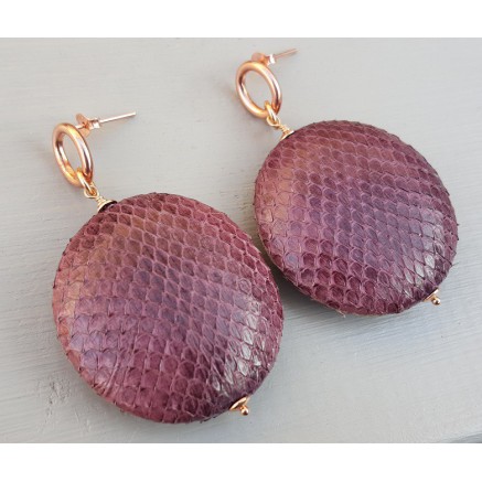 Oorbellen met ronde hanger van aubergine paarse Slangenhuid