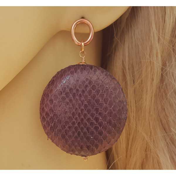 Earrings with round pendant in aubergine purple Snakeskin