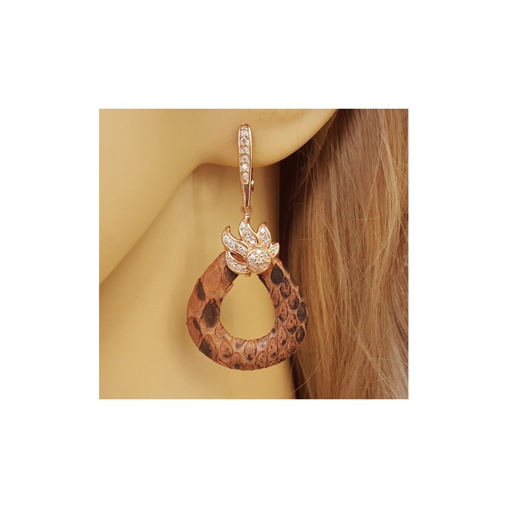 Rosé vergulde oorbellen van Slangenhuid en gezet met Zirkonia