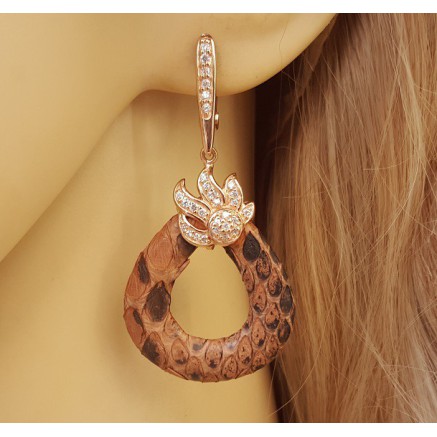 Rosé vergulde oorbellen van Slangenhuid en gezet met Zirkonia