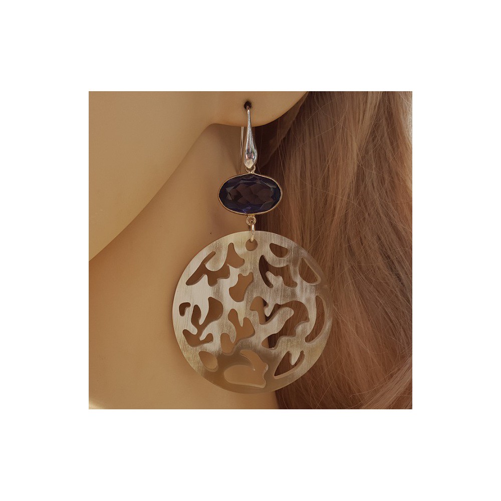 Zilveren oorbellen ronde uitgesneden Buffelhoorn en Amethist
