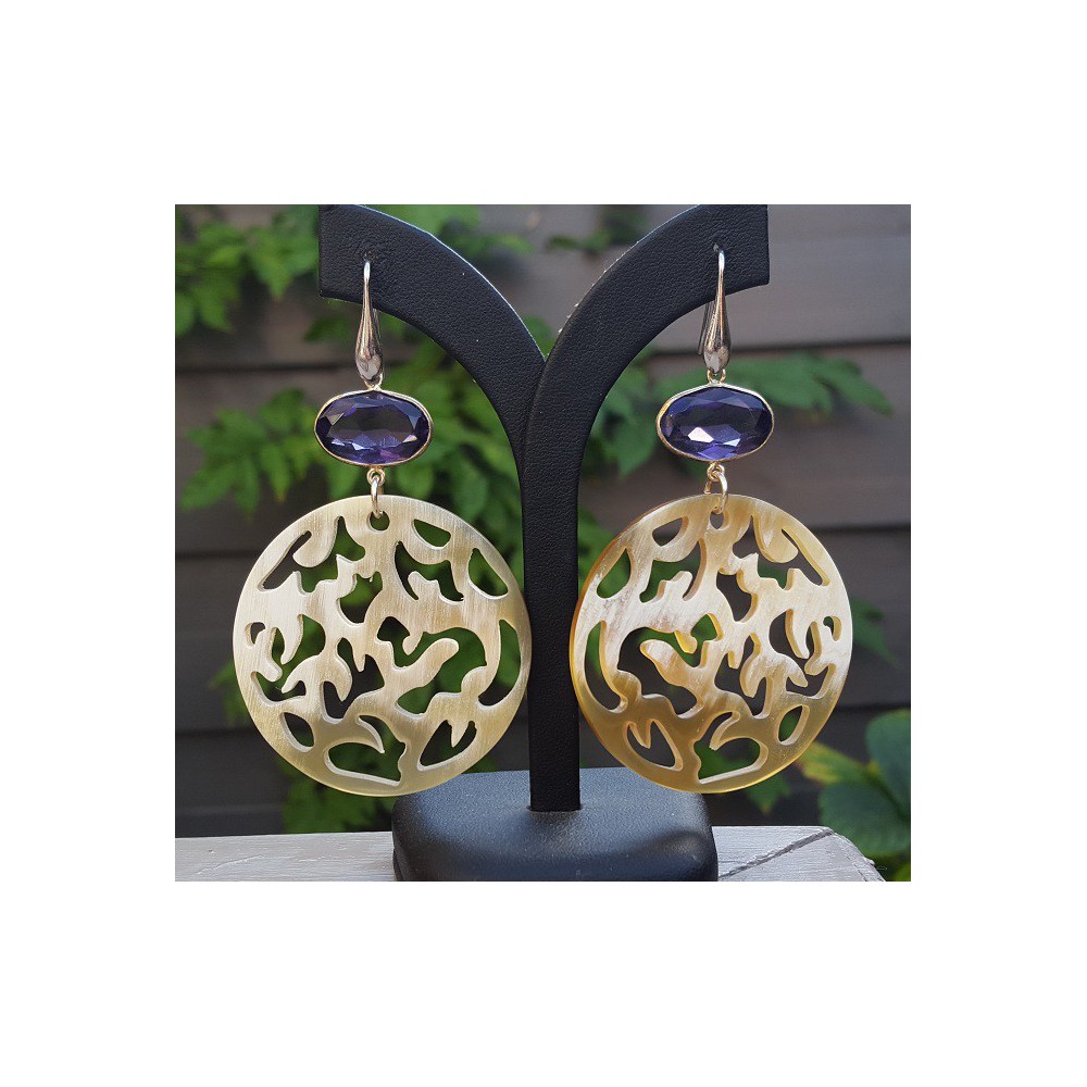 Zilveren oorbellen ronde uitgesneden Buffelhoorn en Amethist