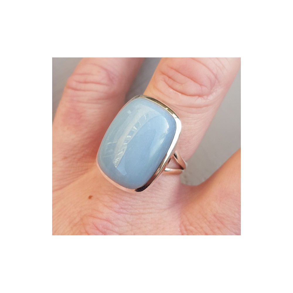 Silver ring set with Owyhee opal is 19 mm