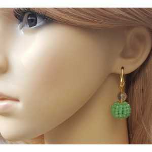 Vergulde oorbellen groene Amethist en bol van groene kristallen