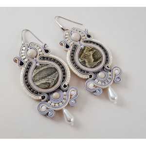 Zilveren oorbellen met handgemaakte hanger