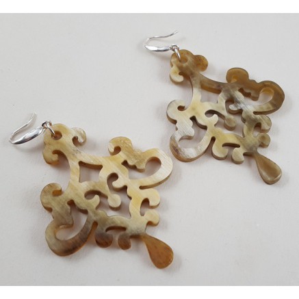 Oorbellen met uitgesneden Buffelhoorn