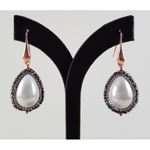 Rosé vergulde oorbellen met grote Parel en kristallen rand