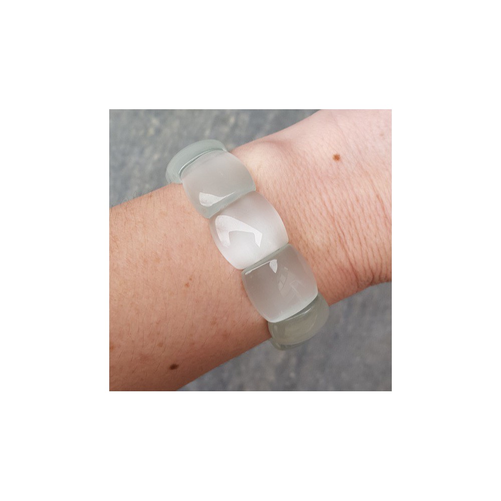 Brede witte Kattenoog strech armband