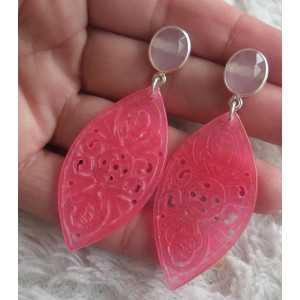 Zilveren oorbellen met roze Chalcedoon en uitgesneden roze Jade 