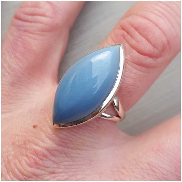 Zilveren ring gezet met marquise blauwe Opaal 18.5 mm