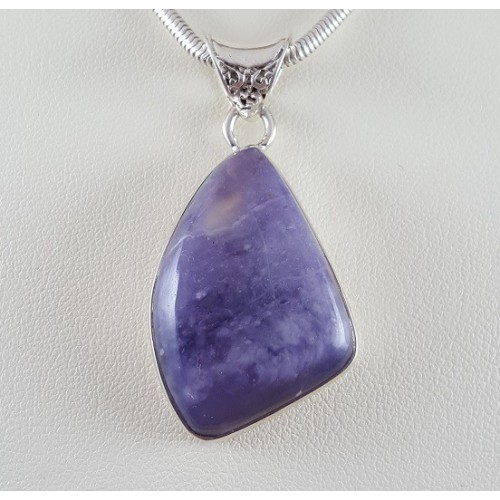 Zilveren hanger gezet met Bertrandiet