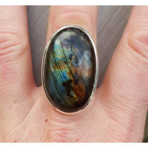 Zilveren ring gezet met grote ovale Labradoriet 17.5 mm