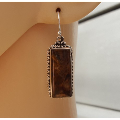 Zilveren oorbellen rechthoekige Pietersiet in bewerkte setting