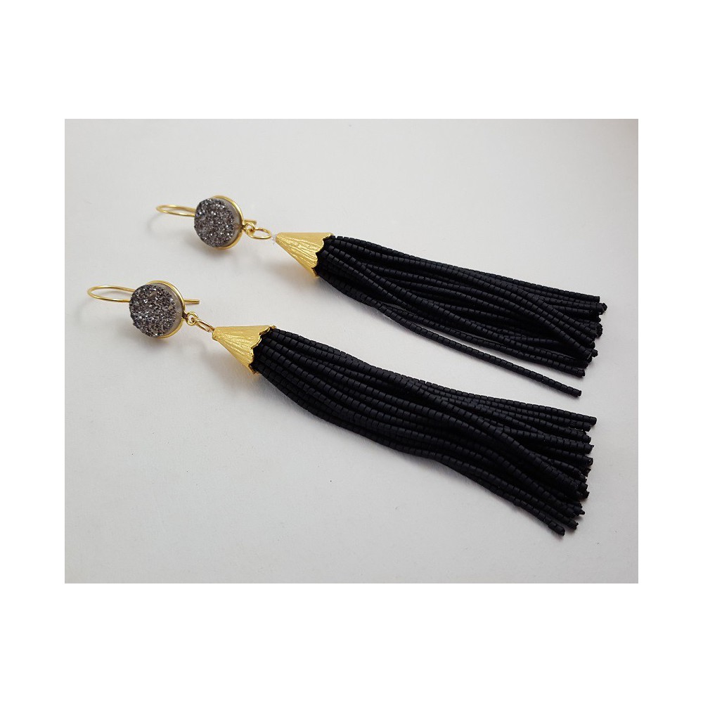 Vergulde tassel oorbellen van zwarte steentjes en druzy Titanium