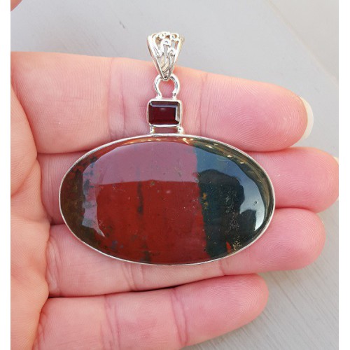 Zilveren hanger gezet met Granaat en Bloedsteen