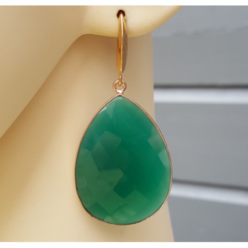 Rosé vergulde oorbellen met grote groene Onyx
