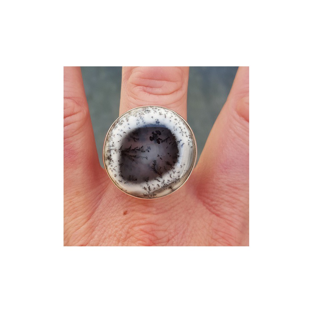 Zilveren ring gezet met ronde Dendriet Opaal 19 mm