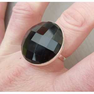 Zilveren ring gezet met ronde facet zwarte Onyx 18 mm