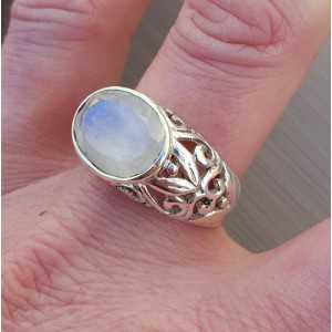 Silver ring with traverse oval facet Moonstone 19 mm