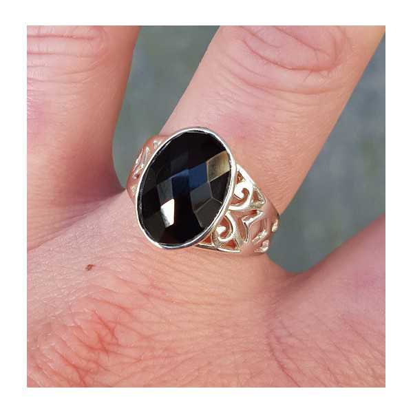 Zilveren ring gezet met ovale facet zwarte Onyx maat 19