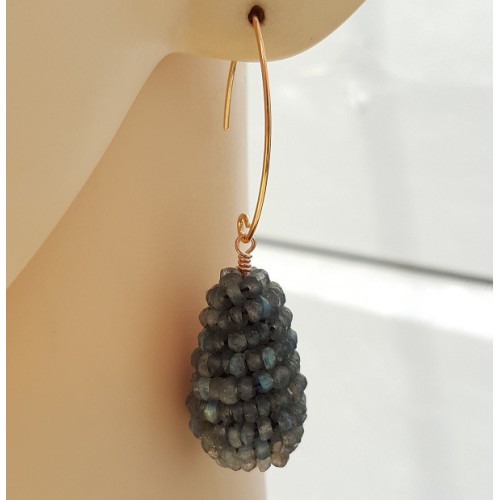 Oorbellen met druppel van kleine facet geslepen Labradoriet