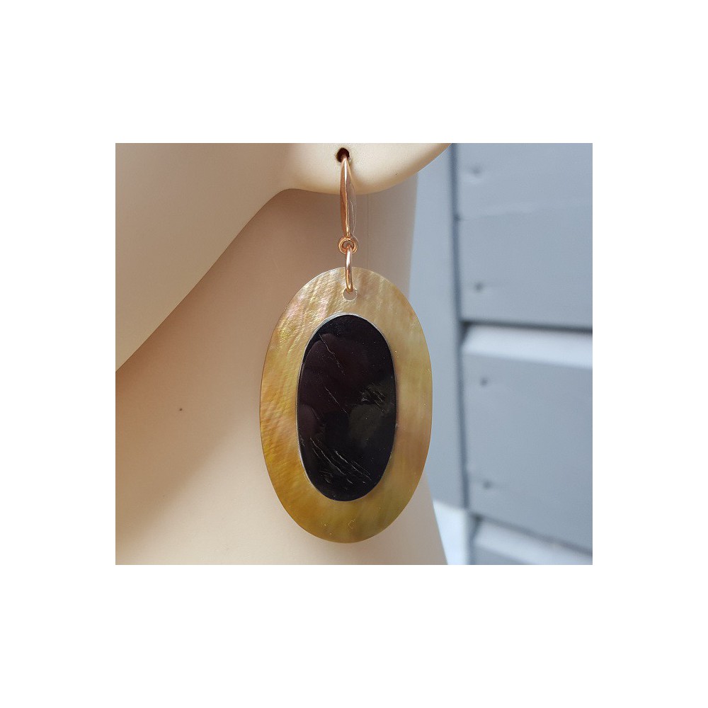 Oorbellen met ovale Blacklip schelp