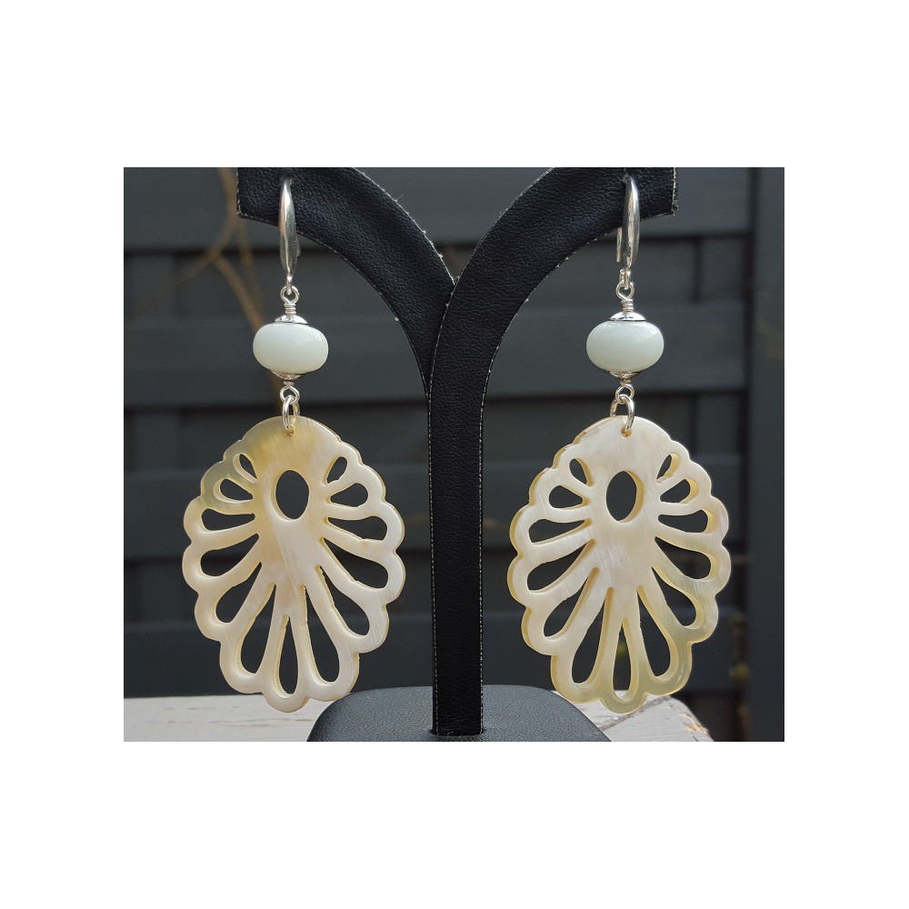 Oorbellen met Buffelhoorn en Amazoniet