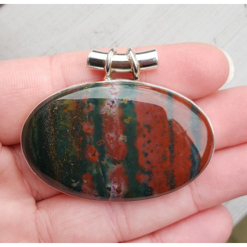 Zilveren hanger met dwarsliggende ovale cabochon Bloedsteen