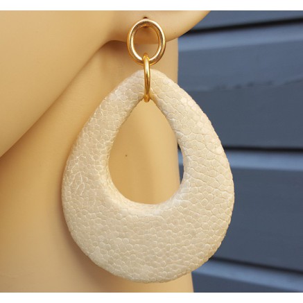 Oorbellen met druppel van ivoor witte Roggenleer