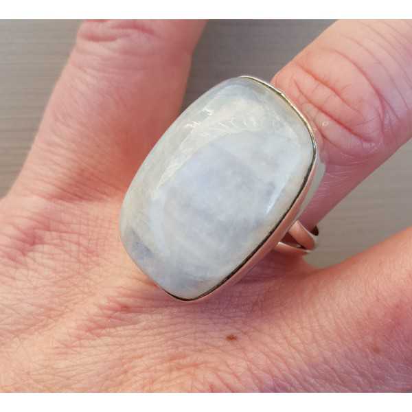 Zilveren ring gezet met rechthoekige regenboog Maansteen 17.5 mm