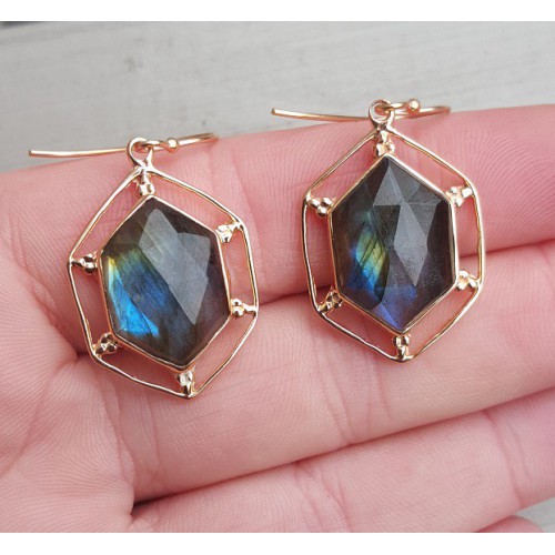 Rosé vergulde oorbellen gezet met facet geslepen Labradoriet