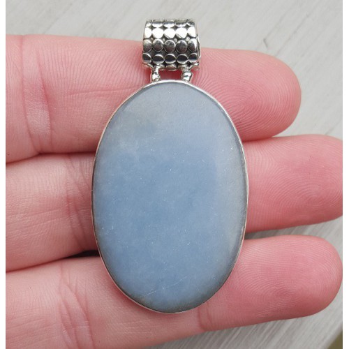 Zilveren hanger gezet met ovale cabochon geslepen Angeliet