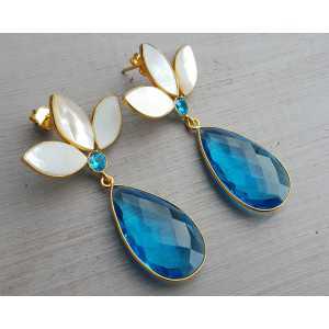 Vergoldete Ohrringe mit Perlmutt und blau Topas Quarz