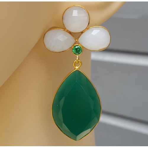 Vergulde oorbellen met wit Chalcedoon, groene Onyx en groene quartz